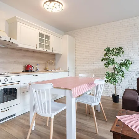 Retro Milenium Park By Bookinghost